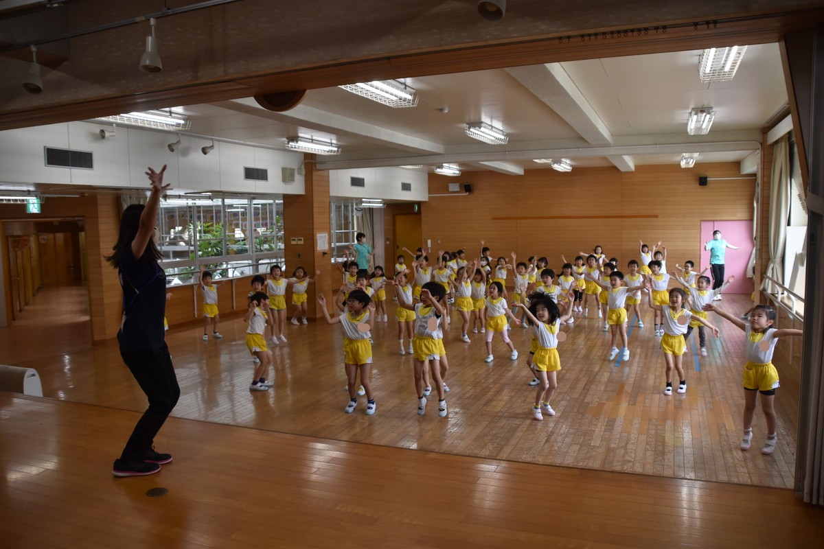 6月21日　おやつタウンダンスを頑張っています