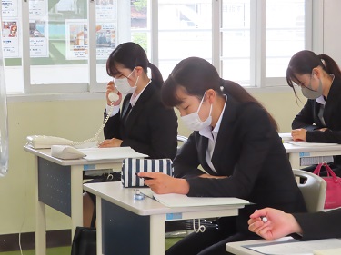 礼儀作法の授業に潜入！