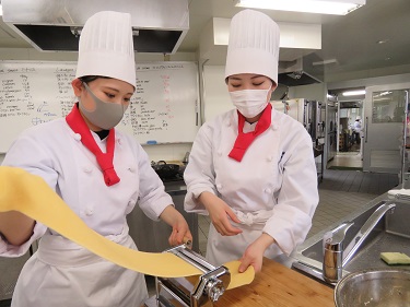 ２年生　西洋料理実習